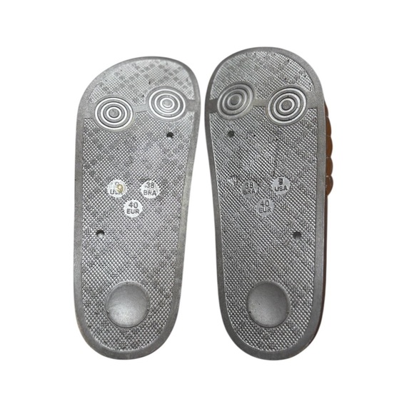 Shiny & Comfy Simon Chang Slip-On Sandals – Metallic Finish - Size 9 - Picture 6 of 8